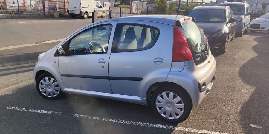 Peugeot 107 1.0L 70 / URBAN MOVE