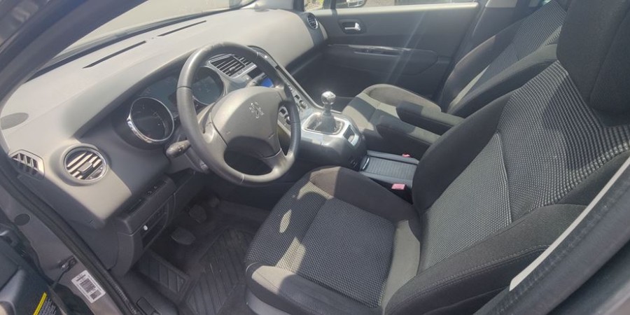 Peugeot 5008 7 PLACES 1.6 HDI 112 / PREMIUM