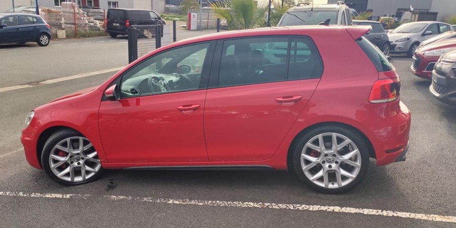 Volkswagen Golf VI GTI DSG6 2.0 TSI 211 CV